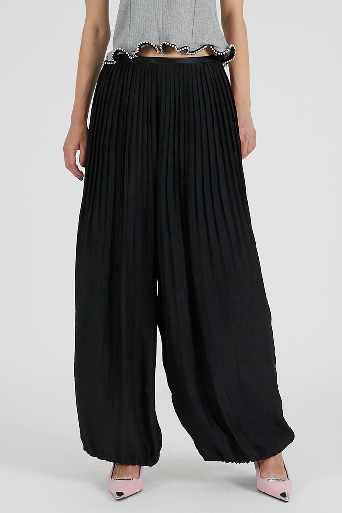 【プランク プロジェクト/PRANK PROJECT】のプリテッドバルーンパンツ / Pleated Balloon Pants インテリア・キッズ・メンズ・レディースファッション・服の通販 founy(ファニー) https://founy.com/ ファッション Fashion レディースファッション Fashion for Women パンツ Pants & Trousers 2025年 2025 2025-2026秋冬・A/W Autumn/Winter 2025–26 AW25–26 おすすめ Recommended / Our Picks とろみ Fluid, Flowy Fabric サテン Satin, Glossy Fabric ジャケット Jacket, Outerwear ドローストリング Drawstring, Pull Cord バルーン Balloon, Balloon Silhouette プリーツ Pleats, Pleated ミックス Mix, Mixed Style ワイド Wide, Wide Fit ワッシャー Washer, Crinkled Finish A/W・秋冬 Autumn/Winter |ID: prp329100004634690 ipo3291000000033369711
