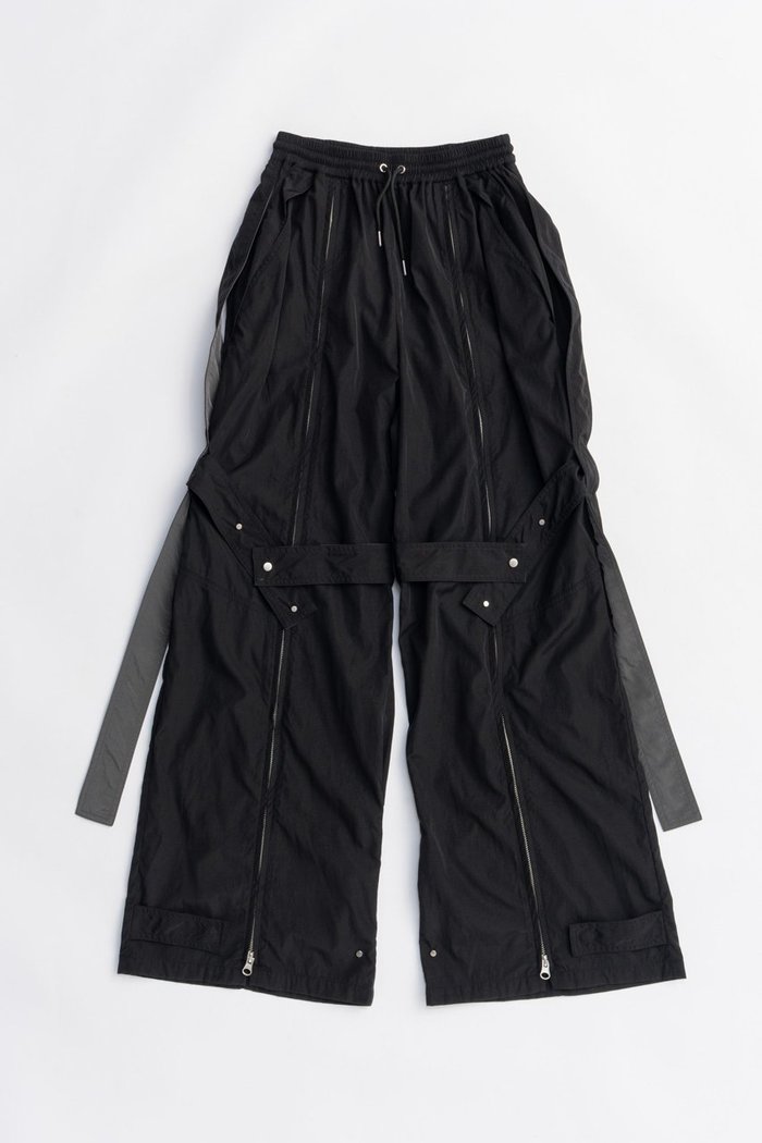 【プランク プロジェクト/PRANK PROJECT】のストラップトラックパンツ / Strap Track Pants インテリア・キッズ・メンズ・レディースファッション・服の通販 founy(ファニー) https://founy.com/ ファッション Fashion レディースファッション Fashion for Women パンツ Pants & Trousers 2025年 2025 2025-2026秋冬・A/W Autumn/Winter 2025–26 AW25–26 スリット Slit, Slit Detail セットアップ Set-Up, Coordinated Outfit フロント Front, Front Design ブルゾン Blouson, Bomber Jacket ラップ Wrap, Wrap Design リラックス Relax, Relaxed Fit A/W・秋冬 Autumn/Winter |ID: prp329100004634691 ipo3291000000033369727