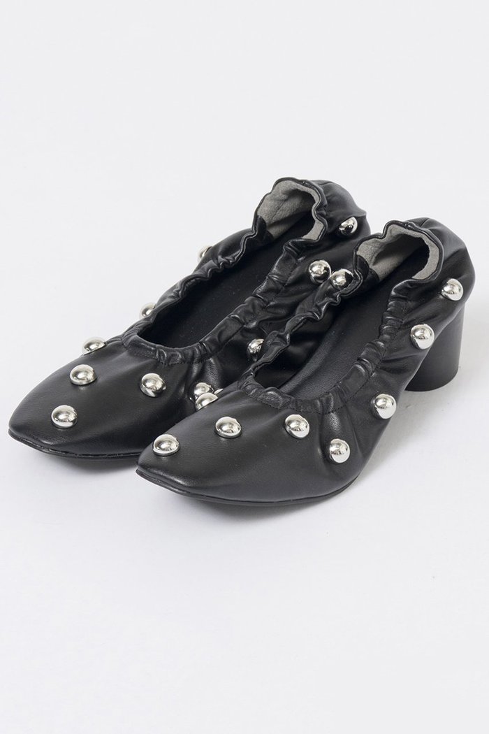 【メゾンスペシャル/MAISON SPECIAL】のMulti Fabric Pumps/マルチファブリックパンプス インテリア・キッズ・メンズ・レディースファッション・服の通販 founy(ファニー) https://founy.com/ ファッション Fashion レディースファッション Fashion for Women 2025年 2025 2025-2026秋冬・A/W Autumn/Winter 2025–26 AW25–26 おすすめ Recommended / Our Picks イエロー Yellow カラフル Colorful Design シャーリング Shirring, Ruched スタッズ Studs, Metal Accents フェイクファー Faux Fur, Imitation Fur フラワー Flower, Floral A/W・秋冬 Autumn/Winter |ID: prp329100004635347 ipo3291000000033383286