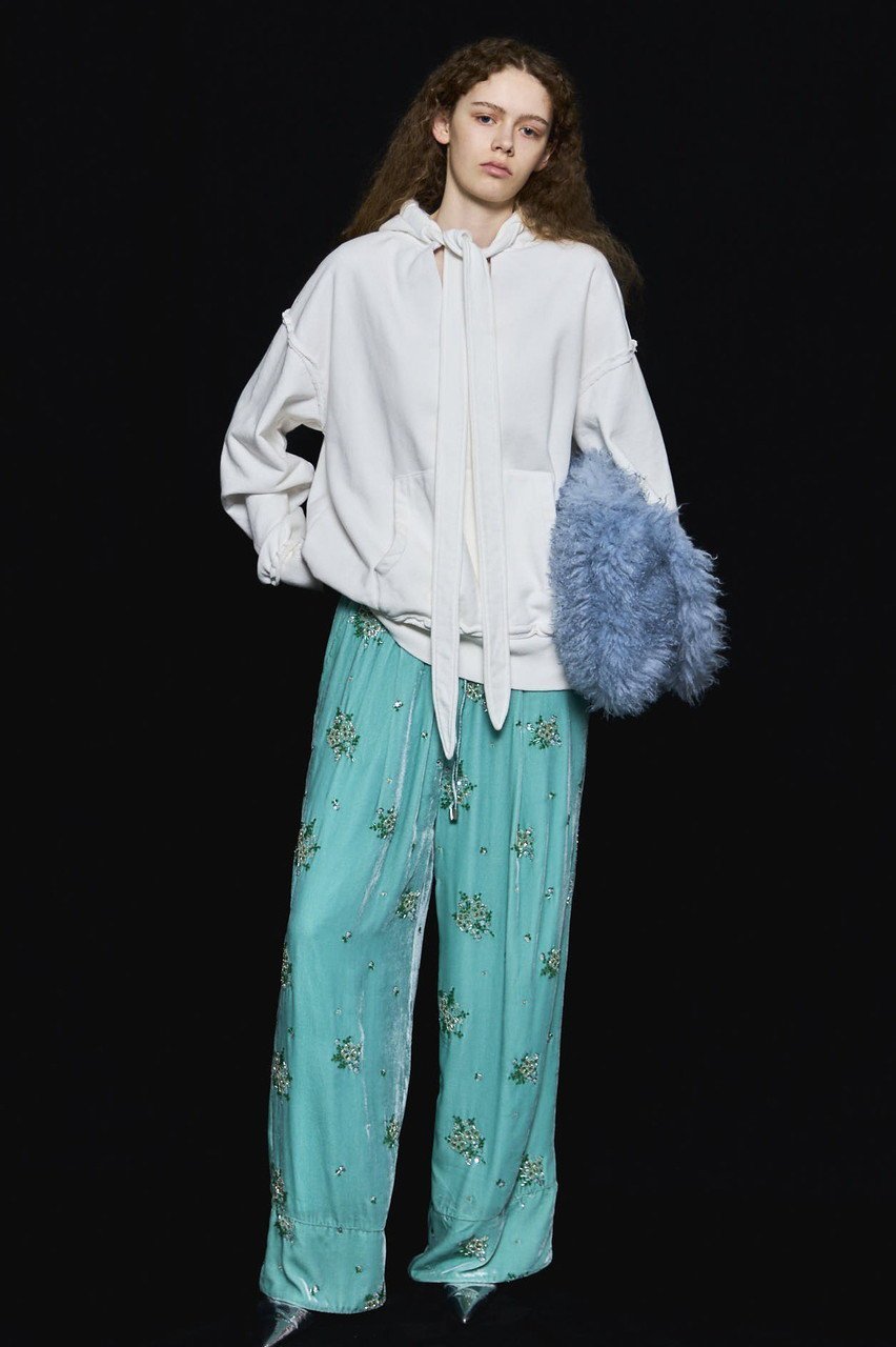 【メゾンスペシャル/MAISON SPECIAL】のSlit Ribbon Hoodie/スリットリボンフーディ 人気、トレンドファッション・服の通販 founy(ファニー) 　ファッション　Fashion　レディースファッション　Fashion for Women　トップス・カットソー　Cut & Sew Tops　シャツ・ブラウス・オフィスカジュアル　Elegant Blouses & Button-Ups　レディースパーカー・カジュアルフーディー　Casual Hoodies & Sweatshirts　ロングTシャツ・Tシャツ　Longline T-Shirts & Tees　スウェット・クルーネックトップス　Sweatshirts & Crewnecks / Relaxed Fit Sweat Tops　カットソー・ベーシックTシャツ　Cut-and-Sewn Tops / Stretch Tees & Basics　おすすめ　Recommended / Our Picks　インナー　Innerwear　スリット　Slit, Slit Detail　フロント　Front, Front Design　リボン　Ribbon, Bow　ロング　Long, Long-Length　ヴィンテージ　Vintage Style　other-7|ID: prp329100004635349 ipo3291000000035784678