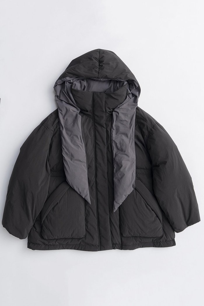 【メゾンスペシャル/MAISON SPECIAL】のHoodie Scarf Middle Down Coat/フーディマフラーミドルダウンコート インテリア・キッズ・メンズ・レディースファッション・服の通販 founy(ファニー) https://founy.com/ ファッション Fashion レディースファッション Fashion for Women アウター Coat / Outerwear Collection コート・ロングコート・ピーコート Long Coats, Peacoats & More ダウンジャケット・軽量ダウン Warm & Lightweight Down Jackets マフラー・スヌード / 冬小物の定番 Scarves & Mufflers 軽量 Lightweight, Ultra Light シンプル Simple, Minimal スカーフ Scarf, Neckwear スタンド Stand Collar, Upright Stand スマート Smart, Elegant タフタ Taffeta, Structured Fabric ダウン Down, Puffer ドローストリング Drawstring, Pull Cord フェザー Feather, Feather Detail 防寒 Cold Protection, Winter-Ready リバーシブル Reversible, Two-Sided A/W・秋冬 Autumn/Winter 2025年 2025 2025-2026秋冬・A/W Autumn/Winter 2025–26 AW25–26 |ID: prp329100004635355 ipo3291000000033383347