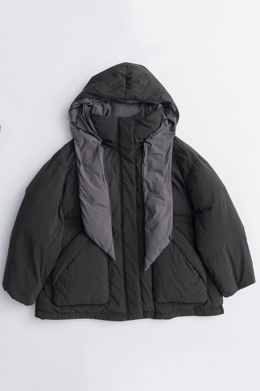 【メゾンスペシャル/MAISON SPECIAL】のHoodie Scarf Middle Down Coat/フーディマフラーミドルダウンコート インテリア・キッズ・メンズ・レディースファッション・服の通販 founy(ファニー) 　ファッション　Fashion　レディースファッション　Fashion for Women　アウター　Coat / Outerwear Collection　コート・ロングコート・ピーコート　Long Coats, Peacoats & More　ダウンジャケット・軽量ダウン　Warm & Lightweight Down Jackets　マフラー・スヌード / 冬小物の定番　Scarves & Mufflers　軽量　Lightweight, Ultra Light　シンプル　Simple, Minimal　スカーフ　Scarf, Neckwear　スタンド　Stand Collar, Upright Stand　スマート　Smart, Elegant　タフタ　Taffeta, Structured Fabric　ダウン　Down, Puffer　ドローストリング　Drawstring, Pull Cord　フェザー　Feather, Feather Detail　防寒　Cold Protection, Winter-Ready　リバーシブル　Reversible, Two-Sided　A/W・秋冬　Autumn/Winter　2025年　2025　2025-2026秋冬・A/W　Autumn/Winter 2025–26 AW25–26　BLK(ブラック)|ID: prp329100004635355 ipo3291000000033383348