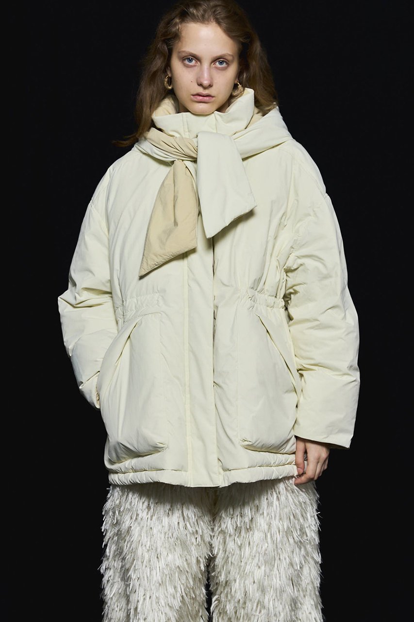 【メゾンスペシャル/MAISON SPECIAL】のHoodie Scarf Middle Down Coat/フーディマフラーミドルダウンコート 人気、トレンドファッション・服の通販 founy(ファニー) 　ファッション　Fashion　レディースファッション　Fashion for Women　アウター　Coat / Outerwear Collection　コート・ロングコート・ピーコート　Long Coats, Peacoats & More　ダウンジャケット・軽量ダウン　Warm & Lightweight Down Jackets　マフラー・スヌード / 冬小物の定番　Scarves & Mufflers　軽量　Lightweight, Ultra Light　シンプル　Simple, Minimal　スカーフ　Scarf, Neckwear　スタンド　Stand Collar, Upright Stand　スマート　Smart, Elegant　タフタ　Taffeta, Structured Fabric　ダウン　Down, Puffer　ドローストリング　Drawstring, Pull Cord　フェザー　Feather, Feather Detail　防寒　Cold Protection, Winter-Ready　リバーシブル　Reversible, Two-Sided　A/W・秋冬　Autumn/Winter　2025年　2025　2025-2026秋冬・A/W　Autumn/Winter 2025–26 AW25–26　other-6|ID: prp329100004635355 ipo3291000000033383354