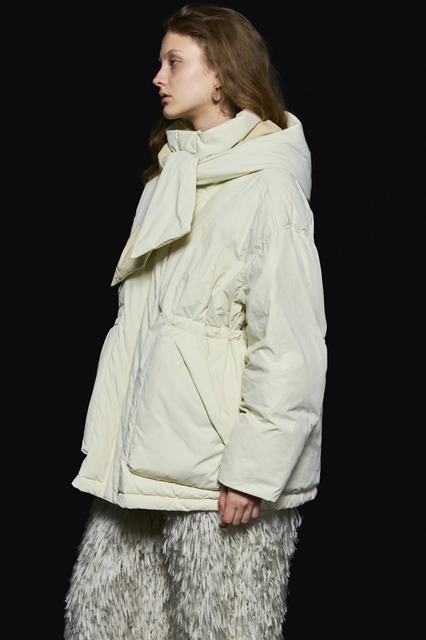 【メゾンスペシャル/MAISON SPECIAL】のHoodie Scarf Middle Down Coat/フーディマフラーミドルダウンコート 人気、トレンドファッション・服の通販 founy(ファニー) 　ファッション　Fashion　レディースファッション　Fashion for Women　アウター　Coat / Outerwear Collection　コート・ロングコート・ピーコート　Long Coats, Peacoats & More　ダウンジャケット・軽量ダウン　Warm & Lightweight Down Jackets　マフラー・スヌード / 冬小物の定番　Scarves & Mufflers　軽量　Lightweight, Ultra Light　シンプル　Simple, Minimal　スカーフ　Scarf, Neckwear　スタンド　Stand Collar, Upright Stand　スマート　Smart, Elegant　タフタ　Taffeta, Structured Fabric　ダウン　Down, Puffer　ドローストリング　Drawstring, Pull Cord　フェザー　Feather, Feather Detail　防寒　Cold Protection, Winter-Ready　リバーシブル　Reversible, Two-Sided　A/W・秋冬　Autumn/Winter　2025年　2025　2025-2026秋冬・A/W　Autumn/Winter 2025–26 AW25–26　other-7|ID: prp329100004635355 ipo3291000000033383355