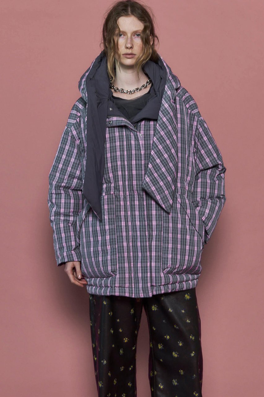 【メゾンスペシャル/MAISON SPECIAL】のPlaid Hoodie Scarf Middle Down Coat/チェックフーディマフラーミドルダウンコート 人気、トレンドファッション・服の通販 founy(ファニー) 　ファッション　Fashion　レディースファッション　Fashion for Women　アウター　Coat / Outerwear Collection　コート・ロングコート・ピーコート　Long Coats, Peacoats & More　ダウンジャケット・軽量ダウン　Warm & Lightweight Down Jackets　マフラー・スヌード / 冬小物の定番　Scarves & Mufflers　シンプル　Simple, Minimal　スカーフ　Scarf, Neckwear　スタンド　Stand Collar, Upright Stand　スマート　Smart, Elegant　タフタ　Taffeta, Structured Fabric　ダウン　Down, Puffer　チェック　Check, Plaid, Tartan　ドローストリング　Drawstring, Pull Cord　フェザー　Feather, Feather Detail　防寒　Cold Protection, Winter-Ready　リバーシブル　Reversible, Two-Sided　A/W・秋冬　Autumn/Winter　2025年　2025　2025-2026秋冬・A/W　Autumn/Winter 2025–26 AW25–26　other-6|ID: prp329100004635356 ipo3291000000033383364