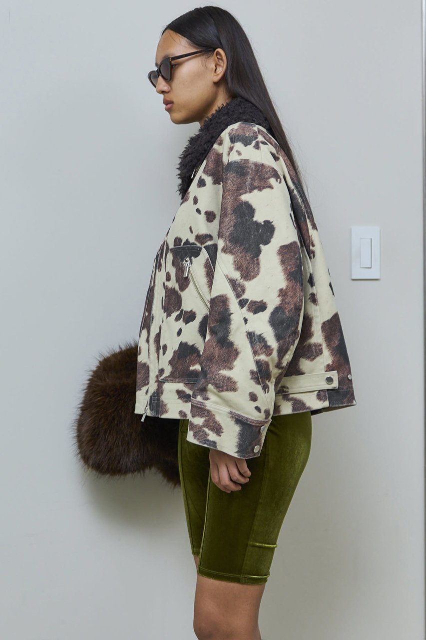 【メゾンスペシャル/MAISON SPECIAL】の2way Collar Cow Printed Vegan Leather Blouson/2WAYカラーCOWプリントヴィーガンレザーブルゾン 人気、トレンドファッション・服の通販 founy(ファニー) 　ファッション　Fashion　レディースファッション　Fashion for Women　アウター　Coat / Outerwear Collection　レディースジャケット・軽アウター　Jackets　ブルゾンジャケット・スポーティアウター　Blouson Jackets　ジップ　Zip, Zipper　ジップアップ　Zip-Up, Full Zip　ジャケット　Jacket, Outerwear　セットアップ　Set-Up, Coordinated Outfit　デニム　Denim, Jeans Material　パターン　Pattern, Design Print　フロント　Front, Front Design　ブルゾン　Blouson, Bomber Jacket　プリント　Print, Printed Pattern　ポケット　Pocket, Pocket Detail　防寒　Cold Protection, Winter-Ready　モノトーン　Monotone, Black and White　ロング　Long, Long-Length　A/W・秋冬　Autumn/Winter　おすすめ　Recommended / Our Picks　2025年　2025　2025-2026秋冬・A/W　Autumn/Winter 2025–26 AW25–26　other-7|ID: prp329100004635367 ipo3291000000033383488