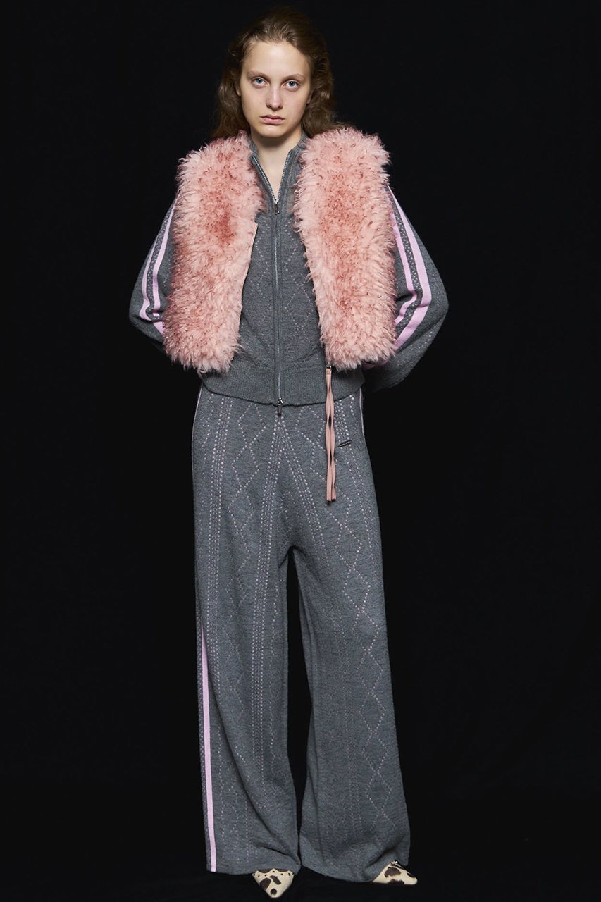 【メゾンスペシャル/MAISON SPECIAL】のFur Vest/ファーベスト 人気、トレンドファッション・服の通販 founy(ファニー) 　ファッション　Fashion　レディースファッション　Fashion for Women　アウター　Coat / Outerwear Collection　レディースジャケット・軽アウター　Jackets　2025年　2025　2025-2026秋冬・A/W　Autumn/Winter 2025–26 AW25–26　ショート　Short, Short Length　シンプル　Simple, Minimal　ジャケット　Jacket, Outerwear　バランス　Balance, Style Balance　フェイクファー　Faux Fur, Imitation Fur　フェミニン　Feminine, Girly　ブルゾン　Blouson, Bomber Jacket　ベスト　Vest, Waistcoat　リアル　Real, Realistic　ロング　Long, Long-Length　ワイド　Wide, Wide Fit　秋　Autumn　A/W・秋冬　Autumn/Winter　other-5|ID: prp329100004635372 ipo3291000000033383544