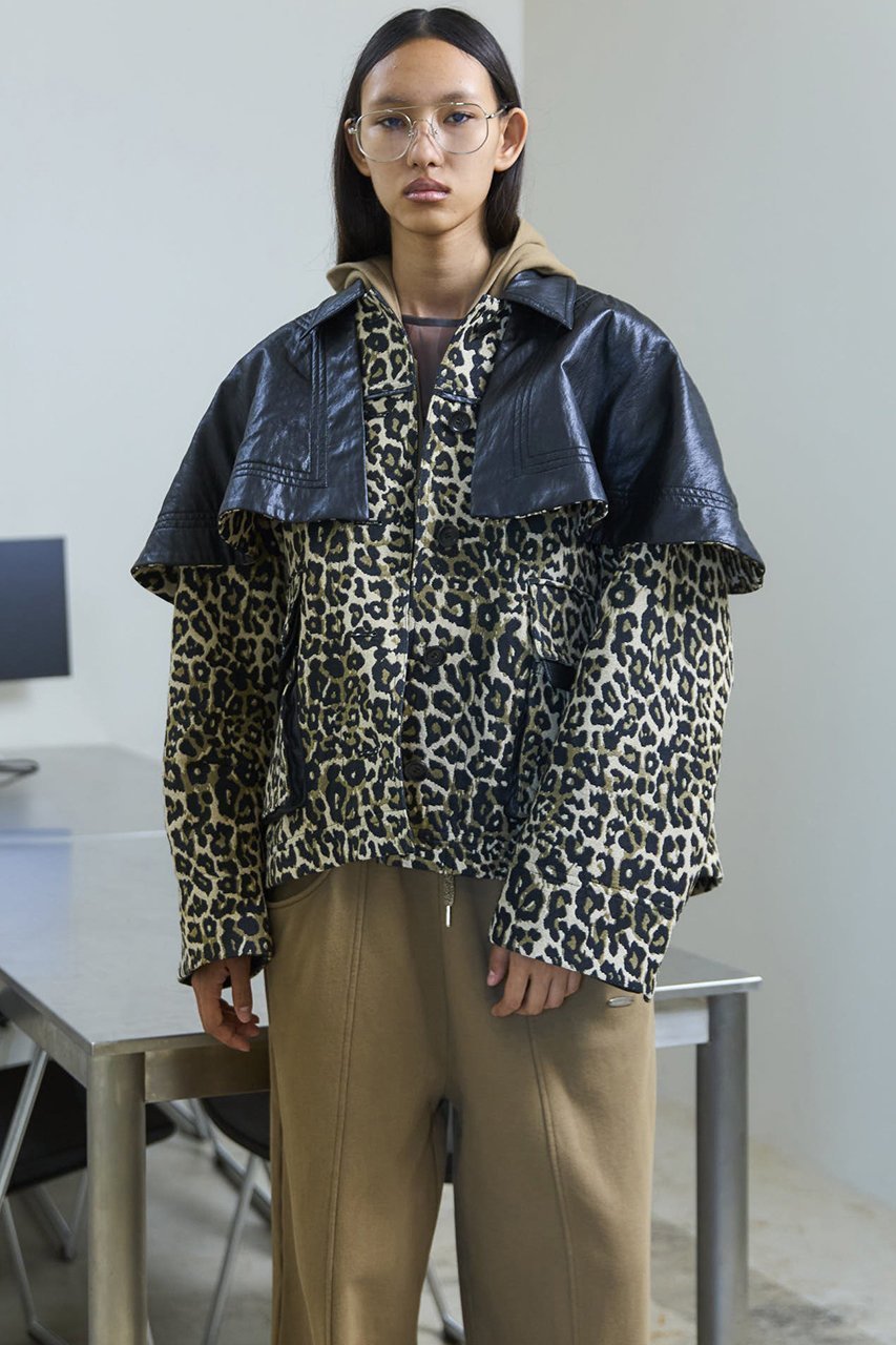 【メゾンスペシャル/MAISON SPECIAL】のleopard Military Cape Jacket/レオパードミリタリーケープジャケット 人気、トレンドファッション・服の通販 founy(ファニー) 　ファッション　Fashion　レディースファッション　Fashion for Women　アウター　Coat / Outerwear Collection　レディースジャケット・軽アウター　Jackets　ブルゾンジャケット・スポーティアウター　Blouson Jackets　2025年　2025　2025-2026秋冬・A/W　Autumn/Winter 2025–26 AW25–26　アニマル　Animal Print　ショート　Short, Short Length　ジャカード／ジャガード　Jacquard, Woven Pattern　ジャケット　Jacket, Outerwear　ブルゾン　Blouson, Bomber Jacket　ポケット　Pocket, Pocket Detail　リバーシブル　Reversible, Two-Sided　レオパード　Leopard, Animal Print　エレガント 上品　Elegant　A/W・秋冬　Autumn/Winter　other-3|ID: prp329100004635375 ipo3291000000033383569