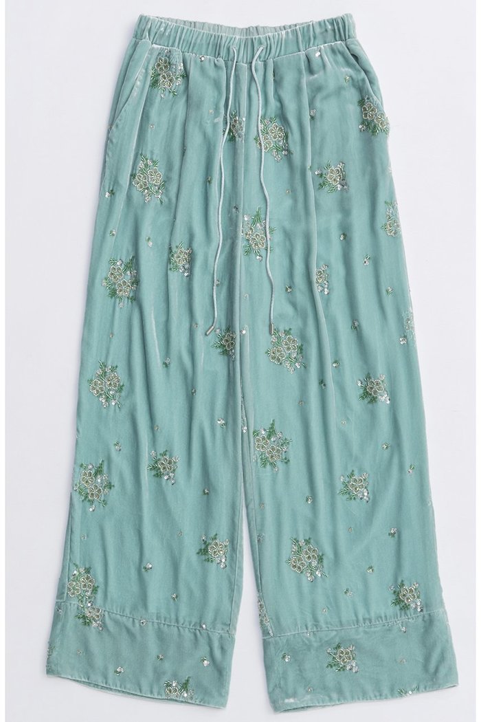【メゾンスペシャル/MAISON SPECIAL】のBeads Flower Embroidery Velor Pants/ビーズフラワーエンブロイダリーベロアパンツ インテリア・キッズ・メンズ・レディースファッション・服の通販 founy(ファニー) https://founy.com/ ファッション Fashion レディースファッション Fashion for Women パンツ Pants & Trousers 2025年 2025 2025-2026秋冬・A/W Autumn/Winter 2025–26 AW25–26 なめらか Smooth, Silky Texture スペシャル Special, Limited Edition ドレープ Drape, Draping Fabric フラワー Flower, Floral ベロア Velour, Soft Velvet A/W・秋冬 Autumn/Winter |ID: prp329100004635395 ipo3291000000033383750