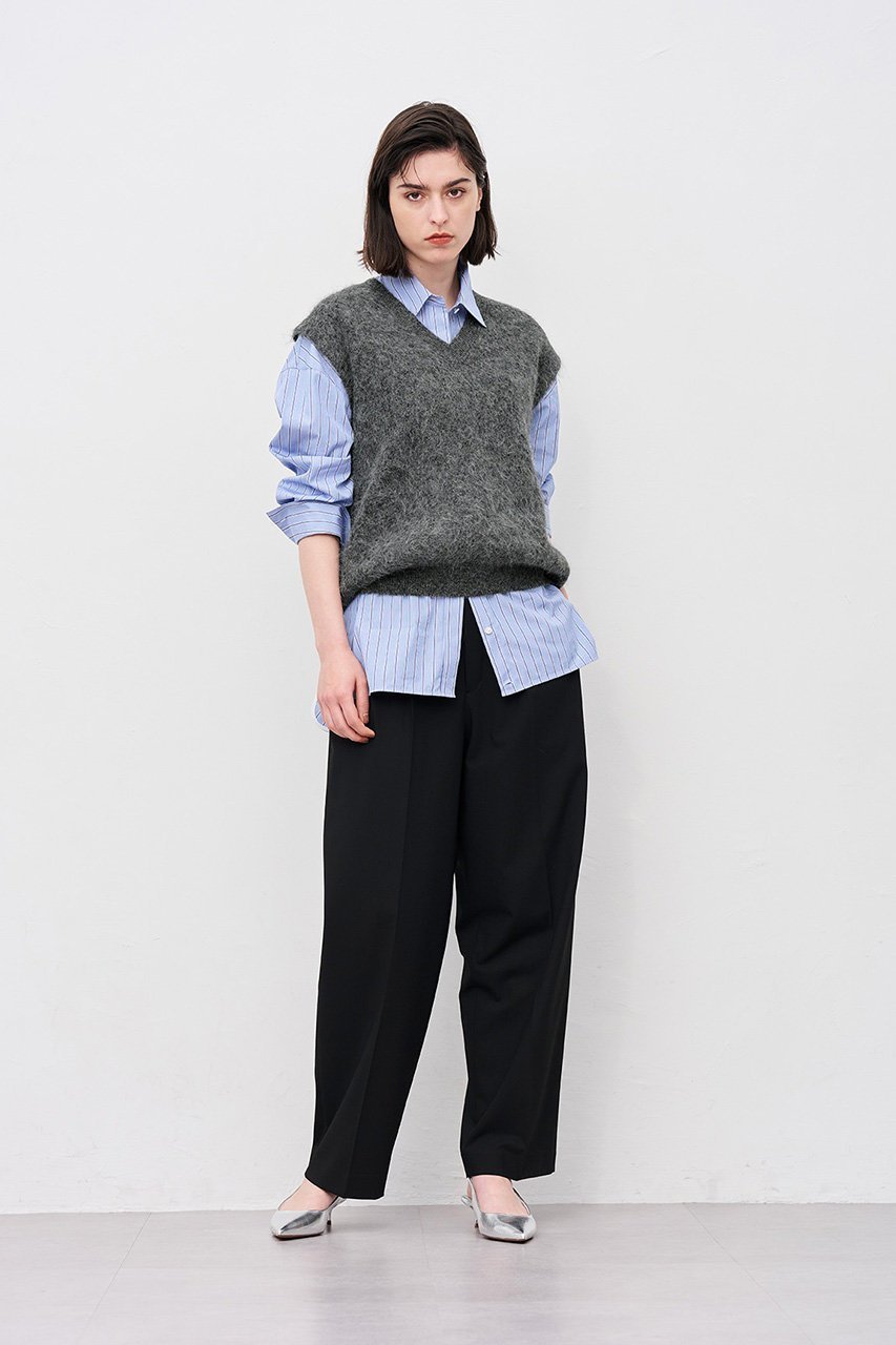 【アンクレイヴ/uncrave】の【8/13 12:00販売開始】アルパカファーニット Vネックベスト 人気、トレンドファッション・服の通販 founy(ファニー) 　ファッション　Fashion　レディースファッション　Fashion for Women　トップス・カットソー　Cut & Sew Tops　ニット　Knit Tops & Sweaters　ベスト&ジレ / 重ね着スタイル　Vests & Gilets　カジュアルプルオーバー・ニットトップス　Pullovers & Knit Tops / Casual Pullovers　Vネックトップス　V-Neck Tops / V-Cut Neckline Shirts　2025年　2025　2025-2026秋冬・A/W　Autumn/Winter 2025–26 AW25–26　おすすめ　Recommended / Our Picks　なめらか　Smooth, Silky Texture　インナー　Innerwear　ストレッチ　Stretch, Stretchy Fabric　スリーブ　Sleeve, Long Sleeve / Short Sleeve　フレンチ　French, French Style　ベスト　Vest, Waistcoat　今季　This Season, Current Season　半袖　Short Sleeve, Half Sleeve　畦　Ribbed Knit　A/W・秋冬　Autumn/Winter　other-3|ID: prp329100004636020 ipo3291000000033394057