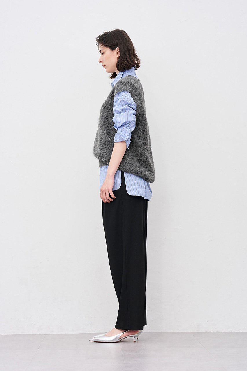 【アンクレイヴ/uncrave】の【8/13 12:00販売開始】アルパカファーニット Vネックベスト 人気、トレンドファッション・服の通販 founy(ファニー) 　ファッション　Fashion　レディースファッション　Fashion for Women　トップス・カットソー　Cut & Sew Tops　ニット　Knit Tops & Sweaters　ベスト&ジレ / 重ね着スタイル　Vests & Gilets　カジュアルプルオーバー・ニットトップス　Pullovers & Knit Tops / Casual Pullovers　Vネックトップス　V-Neck Tops / V-Cut Neckline Shirts　2025年　2025　2025-2026秋冬・A/W　Autumn/Winter 2025–26 AW25–26　おすすめ　Recommended / Our Picks　なめらか　Smooth, Silky Texture　インナー　Innerwear　ストレッチ　Stretch, Stretchy Fabric　スリーブ　Sleeve, Long Sleeve / Short Sleeve　フレンチ　French, French Style　ベスト　Vest, Waistcoat　今季　This Season, Current Season　半袖　Short Sleeve, Half Sleeve　畦　Ribbed Knit　A/W・秋冬　Autumn/Winter　other-5|ID: prp329100004636020 ipo3291000000033394059