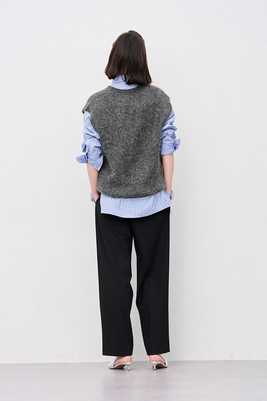 【アンクレイヴ/uncrave】の【8/13 12:00販売開始】アルパカファーニット Vネックベスト 人気、トレンドファッション・服の通販 founy(ファニー) 　ファッション　Fashion　レディースファッション　Fashion for Women　トップス・カットソー　Cut & Sew Tops　ニット　Knit Tops & Sweaters　ベスト&ジレ / 重ね着スタイル　Vests & Gilets　カジュアルプルオーバー・ニットトップス　Pullovers & Knit Tops / Casual Pullovers　Vネックトップス　V-Neck Tops / V-Cut Neckline Shirts　2025年　2025　2025-2026秋冬・A/W　Autumn/Winter 2025–26 AW25–26　おすすめ　Recommended / Our Picks　なめらか　Smooth, Silky Texture　インナー　Innerwear　ストレッチ　Stretch, Stretchy Fabric　スリーブ　Sleeve, Long Sleeve / Short Sleeve　フレンチ　French, French Style　ベスト　Vest, Waistcoat　今季　This Season, Current Season　半袖　Short Sleeve, Half Sleeve　畦　Ribbed Knit　A/W・秋冬　Autumn/Winter　other-6|ID: prp329100004636020 ipo3291000000033394060