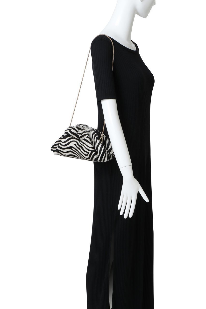 【ウィムガゼット/Whim Gazette】の【INNUE】ZebraチェーンクラッチBAG 人気、トレンドファッション・服の通販 founy(ファニー) 　ファッション　Fashion　レディースファッション　Fashion for Women　バッグ　Bags　2025年　2025　2025-2026秋冬・A/W　Autumn/Winter 2025–26 AW25–26　おすすめ　Recommended / Our Picks　クラッチ　Clutch, Clutch Bag　コンパクト　Compact, Small Size　チェーン　Chain, Chain Strap　フォルム　Silhouette, Form　A/W・秋冬　Autumn/Winter　other-2|ID: prp329100004636640 ipo3291000000033406963