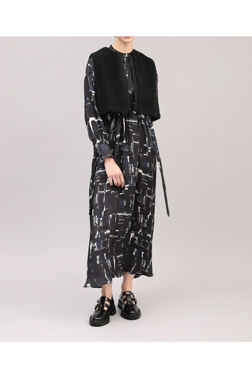 【サクラ/SACRA】のプードルファーショートベスト 人気、トレンドファッション・服の通販 founy(ファニー) 　ファッション　Fashion　レディースファッション　Fashion for Women　アウター　Coat / Outerwear Collection　レディースジャケット・軽アウター　Jackets　2025年　2025　2025-2026秋冬・A/W　Autumn/Winter 2025–26 AW25–26　クロップド　Cropped, Short Length　ジャケット　Jacket, Outerwear　バランス　Balance, Style Balance　ベスト　Vest, Waistcoat　A/W・秋冬　Autumn/Winter　other-6|ID: prp329100004636727 ipo3291000000033407571