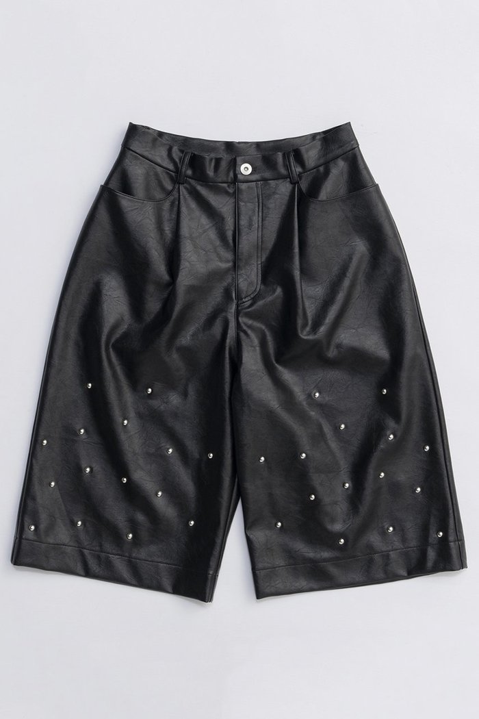 【メゾンスペシャル/MAISON SPECIAL】のStuds Leather Shorts/スタッズレザーショートパンツ インテリア・キッズ・メンズ・レディースファッション・服の通販 founy(ファニー) https://founy.com/ ファッション Fashion レディースファッション Fashion for Women パンツ Pants & Trousers ショートパンツ・ハーフパンツ High-Waisted & Relaxed Shorts 2025年 2025 2025-2026秋冬・A/W Autumn/Winter 2025–26 AW25–26 ショート Short, Short Length シンプル Simple, Minimal スタッズ Studs, Metal Accents ハーフ Half, Half-Length フェイクレザー Faux Leather, PU Leather ワイド Wide, Wide Fit A/W・秋冬 Autumn/Winter |ID: prp329100004636771 ipo3291000000033407889