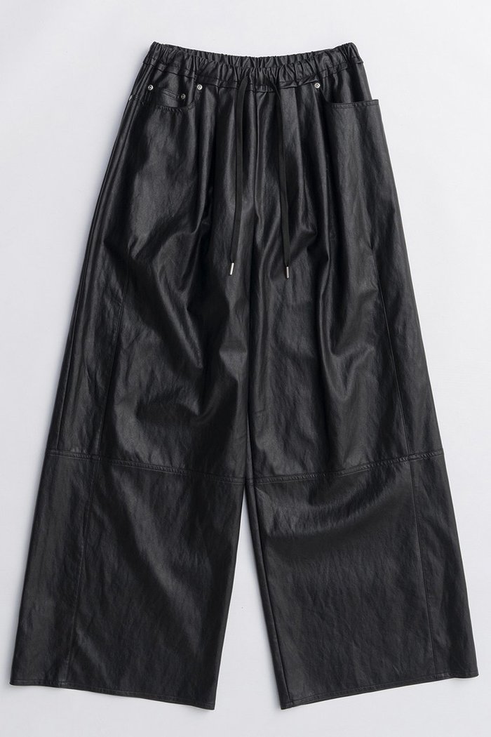 【メゾンスペシャル/MAISON SPECIAL】のVolume Wide Vegan Leather Pants/ボリュームワイドヴィーガンレザーパンツ インテリア・キッズ・メンズ・レディースファッション・服の通販 founy(ファニー) https://founy.com/ ファッション Fashion レディースファッション Fashion for Women パンツ Pants & Trousers 2025年 2025 2025-2026秋冬・A/W Autumn/Winter 2025–26 AW25–26 トレンド Trend, Trending Now フェイクレザー Faux Leather, PU Leather ワイド Wide, Wide Fit A/W・秋冬 Autumn/Winter |ID: prp329100004636772 ipo3291000000033407902