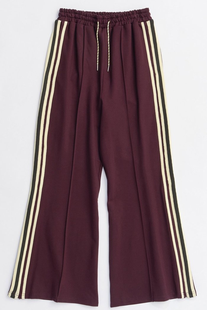 【メゾンスペシャル/MAISON SPECIAL】のZipper Side Line Easy Pants/ファスナーサイドラインイージーパンツ インテリア・キッズ・メンズ・レディースファッション・服の通販 founy(ファニー) https://founy.com/ ファッション Fashion レディースファッション Fashion for Women パンツ Pants & Trousers 2025年 2025 2025-2026秋冬・A/W Autumn/Winter 2025–26 AW25–26 おすすめ Recommended / Our Picks ストレッチ Stretch, Stretchy Fabric スニーカー Sneakers, Trainers スポーティ Sporty, Casual Athletic スリット Slit, Slit Detail フレア Flare, Flared ボトム Bottoms, Lower Wear A/W・秋冬 Autumn/Winter |ID: prp329100004636776 ipo3291000000033407941