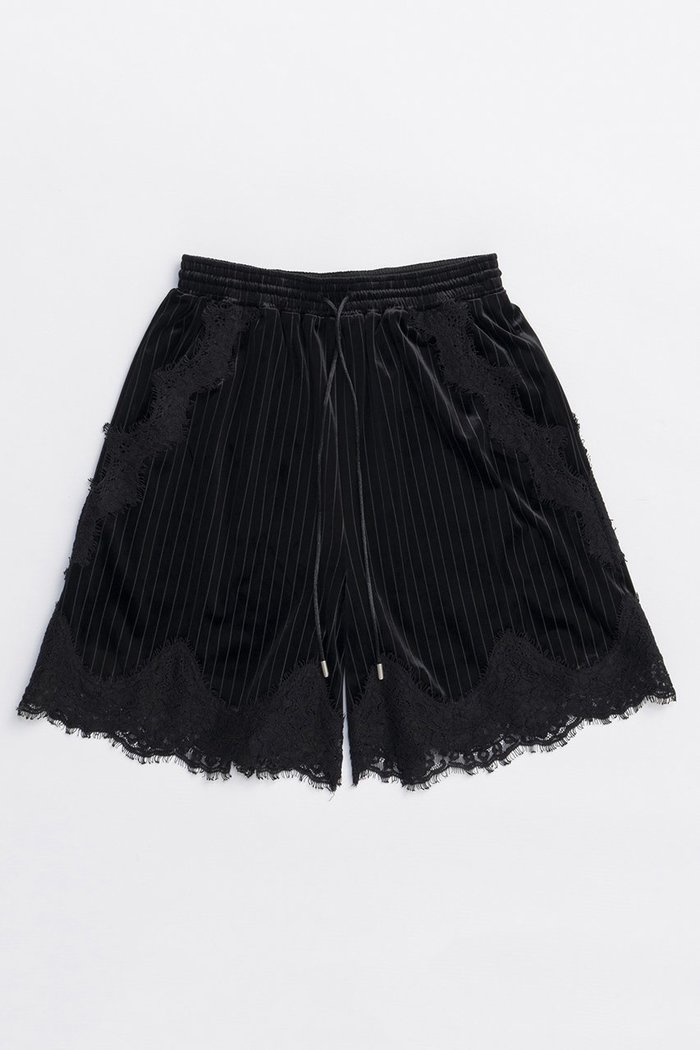 【メゾンスペシャル/MAISON SPECIAL】のHem Lace Velour Shorts/ヘムレースベロアショートパンツ インテリア・キッズ・メンズ・レディースファッション・服の通販 founy(ファニー) https://founy.com/ ファッション Fashion レディースファッション Fashion for Women パンツ Pants & Trousers ショートパンツ・ハーフパンツ High-Waisted & Relaxed Shorts エレガント 上品 Elegant ショート Short, Short Length ジャケット Jacket, Outerwear スカラップ Scallop, Scalloped Edge フェミニン Feminine, Girly ベロア Velour, Soft Velvet ボトム Bottoms, Lower Wear ラグジュアリー Luxury, Elegant リラックス Relax, Relaxed Fit レース Lace, Lace Fabric A/W・秋冬 Autumn/Winter 2025年 2025 2025-2026秋冬・A/W Autumn/Winter 2025–26 AW25–26 |ID: prp329100004636779 ipo3291000000033407974