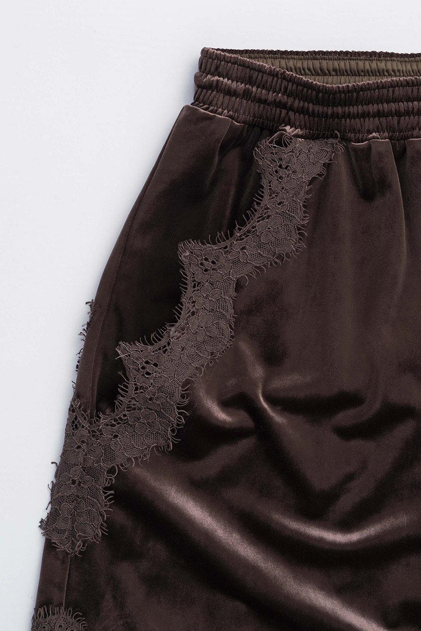 【メゾンスペシャル/MAISON SPECIAL】のHem Lace Velour Shorts/ヘムレースベロアショートパンツ 人気、トレンドファッション・服の通販 founy(ファニー) 　ファッション　Fashion　レディースファッション　Fashion for Women　パンツ　Pants & Trousers　ショートパンツ・ハーフパンツ　High-Waisted & Relaxed Shorts　エレガント 上品　Elegant　ショート　Short, Short Length　ジャケット　Jacket, Outerwear　スカラップ　Scallop, Scalloped Edge　フェミニン　Feminine, Girly　ベロア　Velour, Soft Velvet　ボトム　Bottoms, Lower Wear　ラグジュアリー　Luxury, Elegant　リラックス　Relax, Relaxed Fit　レース　Lace, Lace Fabric　A/W・秋冬　Autumn/Winter　2025年　2025　2025-2026秋冬・A/W　Autumn/Winter 2025–26 AW25–26　other-6|ID: prp329100004636779 ipo3291000000033407984