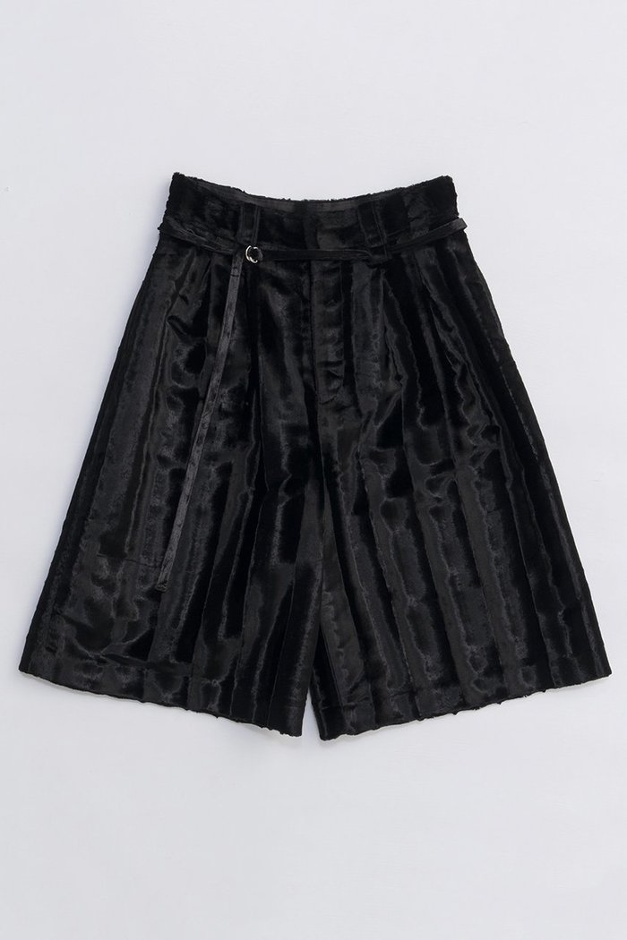 【メゾンスペシャル/MAISON SPECIAL】のFake Hair Calf Two-tuck Shorts/フェイクハラコツータックハーフパンツ インテリア・キッズ・メンズ・レディースファッション・服の通販 founy(ファニー) https://founy.com/ ファッション Fashion レディースファッション Fashion for Women パンツ Pants & Trousers ショートパンツ・ハーフパンツ High-Waisted & Relaxed Shorts ショート Short, Short Length シンプル Simple, Minimal なめらか Smooth, Silky Texture ハーフ Half, Half-Length バランス Balance, Style Balance フェイクファー Faux Fur, Imitation Fur フロント Front, Front Design A/W・秋冬 Autumn/Winter エレガント 上品 Elegant 2025年 2025 2025-2026秋冬・A/W Autumn/Winter 2025–26 AW25–26 |ID: prp329100004636788 ipo3291000000033408058