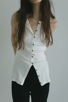 【エトレトウキョウ/ETRE TOKYO】の【8/15 10:00販売開始】フロントオープンタンクトップ 人気、トレンドファッション・服の通販 founy(ファニー) ファッション Fashion レディースファッション Fashion for Women トップス・カットソー Cut & Sew Tops キャミソール&ノースリーブ Camisoles & Sleeveless Tops シャツ・ブラウス・オフィスカジュアル Elegant Blouses & Button-Ups ロングTシャツ・Tシャツ Longline T-Shirts & Tees カットソー・ベーシックTシャツ Cut-and-Sewn Tops / Stretch Tees & Basics インナー Innerwear キャミソール Camisole, Spaghetti Strap Top ジャケット Jacket, Outerwear スリット Slit, Slit Detail タンク Tank Top, Sleeveless Top フィット Fit, Slim Fit フロント Front, Front Design A/W・秋冬 Autumn/Winter 2025年 2025 2025-2026秋冬・A/W Autumn/Winter 2025–26 AW25–26 |ID:prp329100004638335