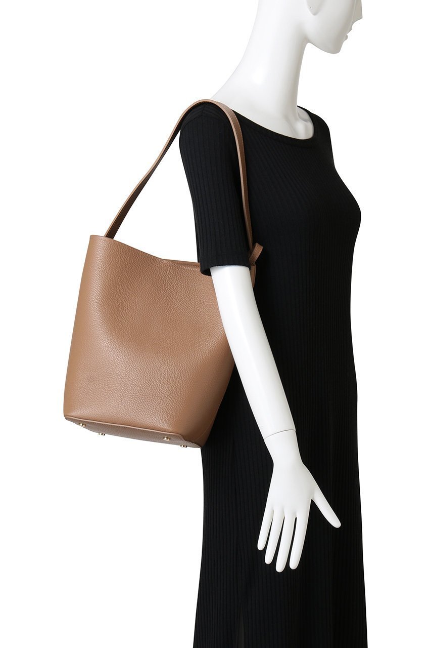 【アナイ/ANAYI】のIシュリンクレザーバケットBAG 人気、トレンドファッション・服の通販 founy(ファニー) 　ファッション　Fashion　レディースファッション　Fashion for Women　バッグ　Bags　2025年　2025　2025-2026秋冬・A/W　Autumn/Winter 2025–26 AW25–26　スクエア　Square, Square Shape　フォルム　Silhouette, Form　ポーチ　Pouch, Small Case　定番　Standard, Basic Item　A/W・秋冬　Autumn/Winter　other-2|ID: prp329100004640072 ipo3291000000033449428