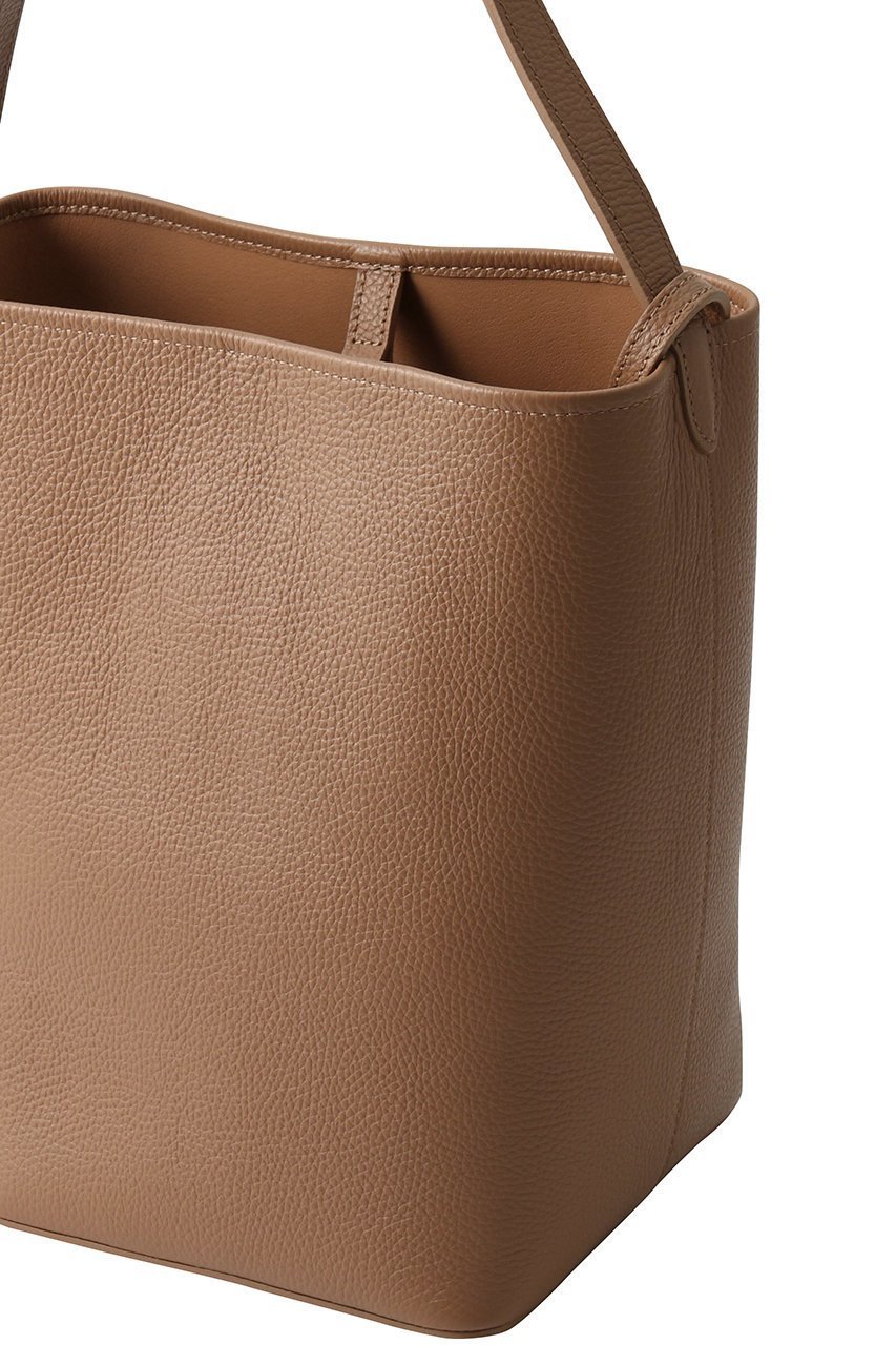 【アナイ/ANAYI】のIシュリンクレザーバケットBAG 人気、トレンドファッション・服の通販 founy(ファニー) 　ファッション　Fashion　レディースファッション　Fashion for Women　バッグ　Bags　2025年　2025　2025-2026秋冬・A/W　Autumn/Winter 2025–26 AW25–26　スクエア　Square, Square Shape　フォルム　Silhouette, Form　ポーチ　Pouch, Small Case　定番　Standard, Basic Item　A/W・秋冬　Autumn/Winter　other-7|ID: prp329100004640072 ipo3291000000033449433