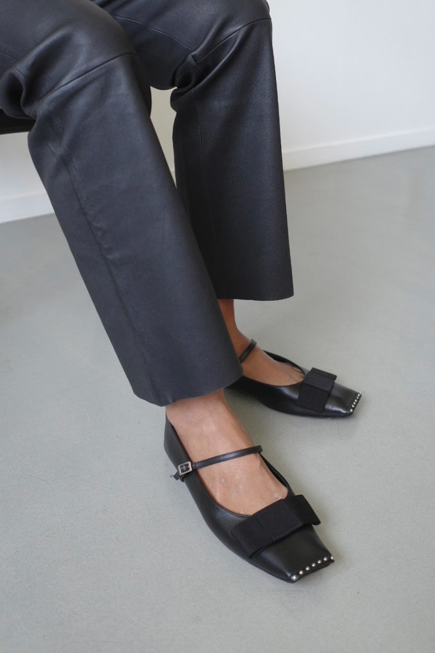 【チェンバー/CHEMBUR】のスクエアトゥスタッズリボンメリージェーン 人気、トレンドファッション・服の通販 founy(ファニー) ファッション Fashion レディースファッション Fashion for Women クラシカル Classical, Vintage-Inspired シューズ Shoes, Footwear シンプル Simple, Minimal スクエア Square, Square Shape フェミニン Feminine, Girly フラット Flat, Flat Shoes ラップ Wrap, Wrap Design 定番 Standard, Basic Item other-6|ID: prp329100004640088 ipo3291000000034308417