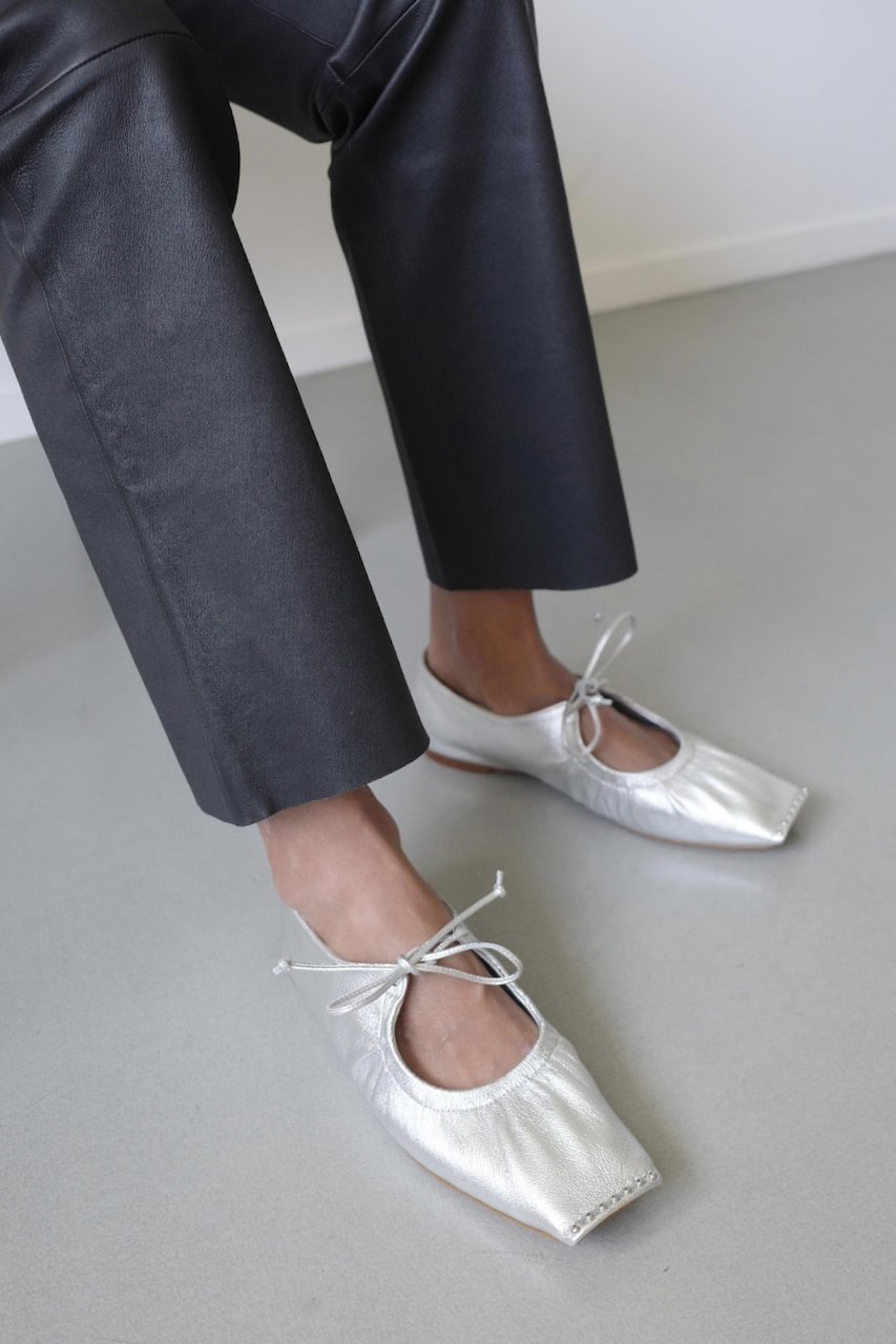 【チェンバー/CHEMBUR】のスクエアトゥスタッズリボンフラットシューズ 人気、トレンドファッション・服の通販 founy(ファニー) ファッション Fashion レディースファッション Fashion for Women ギャザー Gathered, Ruffled シューズ Shoes, Footwear フェミニン Feminine, Girly フラット Flat, Flat Shoes リボン Ribbon, Bow other-6|ID: prp329100004640089 ipo3291000000034308418