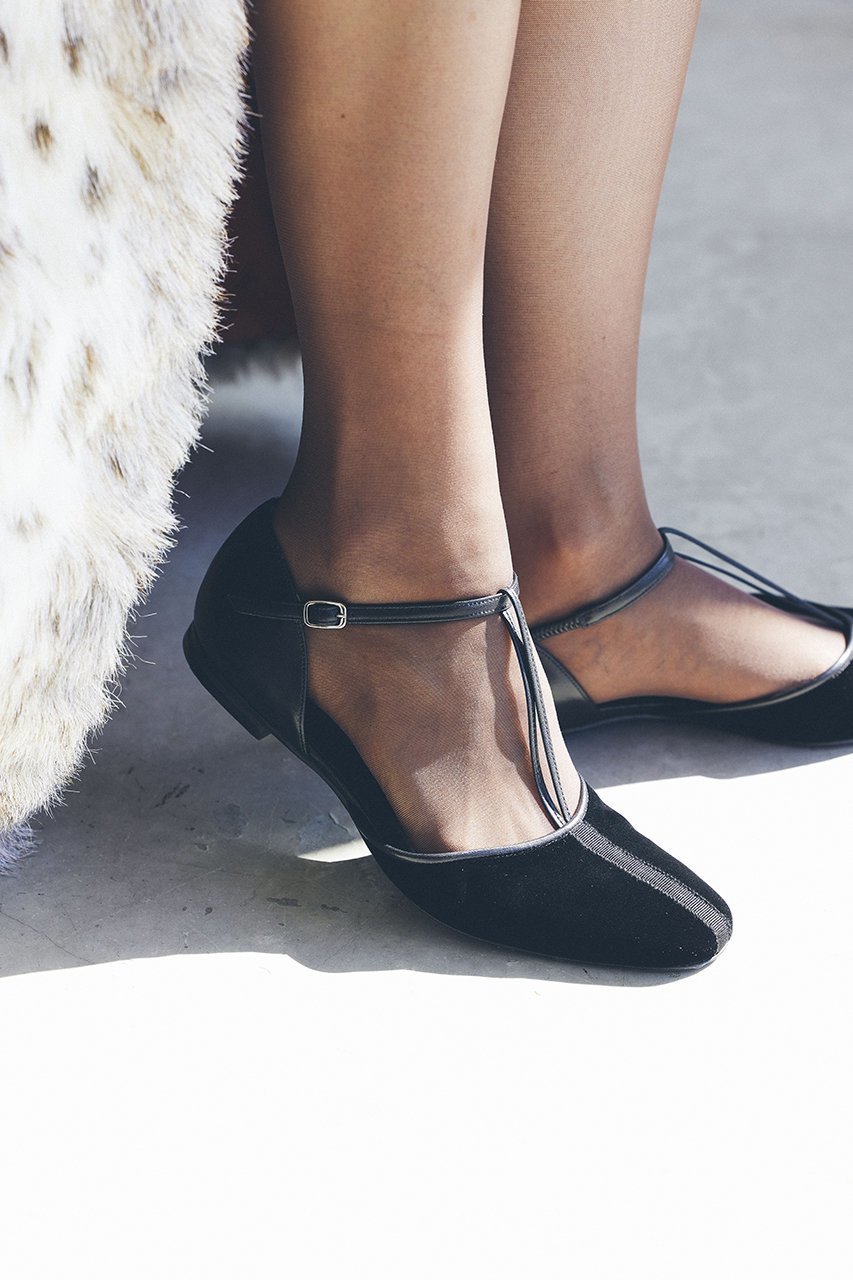 【リュニック エ モア/L'unique et moi】のAir ベルベットフラットシューズ 人気、トレンドファッション・服の通販 founy(ファニー) 　ファッション　Fashion　レディースファッション　Fashion for Women　クラシカル　Classical, Vintage-Inspired　クラシック　Classic, Timeless Style　シューズ　Shoes, Footwear　ソックス　Socks, Hosiery　フラット　Flat, Flat Shoes　ベロア　Velour, Soft Velvet　ラップ　Wrap, Wrap Design　other-2|ID: prp329100004640092 ipo3291000000035816578