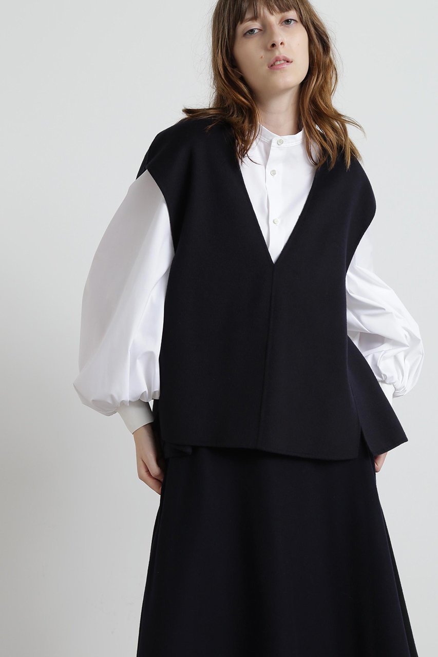 【ヒューエルミュージアム/hueLe Museum】の【STUMBLY】Back Peplum Gilet BL インテリア・キッズ・メンズ・レディースファッション・服の通販 founy(ファニー) 　ファッション　Fashion　レディースファッション　Fashion for Women　アウター　Coat / Outerwear Collection　トップス・カットソー　Cut & Sew Tops　キャミソール&ノースリーブ　Camisoles & Sleeveless Tops　シャツ・ブラウス・オフィスカジュアル　Elegant Blouses & Button-Ups　ベスト&ジレ / 重ね着スタイル　Vests & Gilets　2025年　2025　2025-2026秋冬・A/W　Autumn/Winter 2025–26 AW25–26　シンプル　Simple, Minimal　ダブル　Double, Double-Breasted　ノースリーブ　Sleeveless, No-Sleeve　フェイス　Face, Facial Design　フロント　Front, Front Design　ペプラム　Peplum, Flared Hem　定番　Standard, Basic Item　A/W・秋冬　Autumn/Winter　ネイビー|ID: prp329100004640155 ipo3291000000033450101