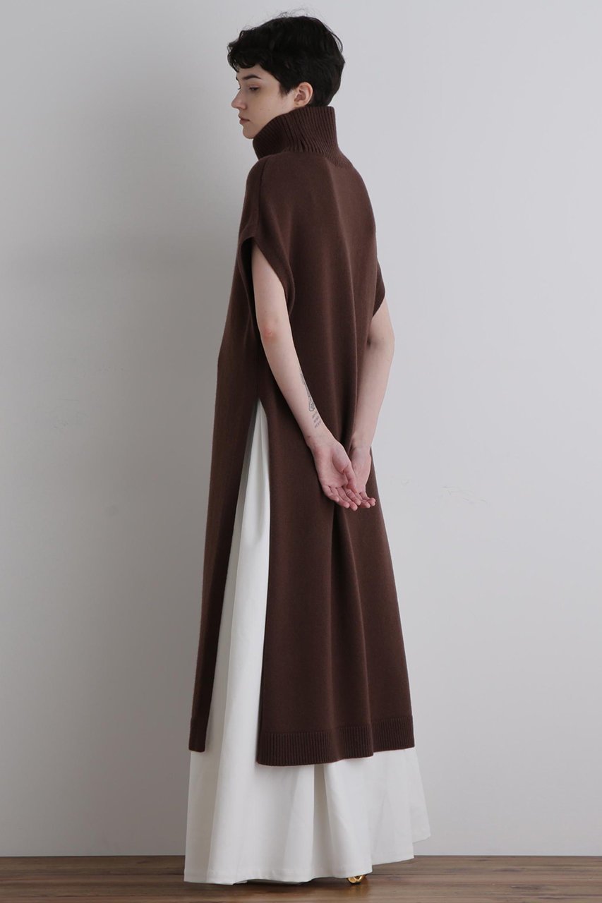 【ル フィル/LE PHIL】のウールミドルゲージロングジレ 人気、トレンドファッション・服の通販 founy(ファニー) 　ファッション　Fashion　レディースファッション　Fashion for Women　トップス・カットソー　Cut & Sew Tops　ニット　Knit Tops & Sweaters　ベスト&ジレ / 重ね着スタイル　Vests & Gilets　カジュアルプルオーバー・ニットトップス　Pullovers & Knit Tops / Casual Pullovers　2025年　2025　2025-2026秋冬・A/W　Autumn/Winter 2025–26 AW25–26　スリット　Slit, Slit Detail　ドレス　Dress, One-Piece　フロント　Front, Front Design　マキシ　Maxi, Full Length　A/W・秋冬　Autumn/Winter　other-3|ID: prp329100004640189 ipo3291000000033450432