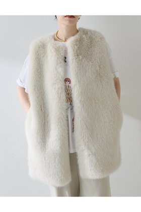 【ウィムガゼット/Whim Gazette】 【THE PAUSE】フェイクファークルーネックジレ人気、トレンドファッション・服の通販 founy(ファニー) ファッション Fashion レディースファッション Fashion for Women アウター Coat / Outerwear Collection レディースジャケット・軽アウター Jackets 2025年 2025 2025-2026秋冬・A/W Autumn/Winter 2025–26 AW25–26 おすすめ Recommended / Our Picks ジャケット Jacket, Outerwear フェイクファー Faux Fur, Imitation Fur フォックス Fox, Fox Fur フロント Front, Front Design ベスト Vest, Waistcoat ボトム Bottoms, Lower Wear ミドル Middle Length, Mid Height エレガント 上品 Elegant A/W・秋冬 Autumn/Winter |ID:prp329100004640938