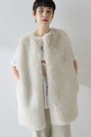 【ウィムガゼット/Whim Gazette】の【THE PAUSE】フェイクファークルーネックジレ 人気、トレンドファッション・服の通販 founy(ファニー) ファッション Fashion レディースファッション Fashion for Women アウター Coat / Outerwear Collection レディースジャケット・軽アウター Jackets 2025年 2025 2025-2026秋冬・A/W Autumn/Winter 2025–26 AW25–26 おすすめ Recommended / Our Picks ジャケット Jacket, Outerwear フェイクファー Faux Fur, Imitation Fur フォックス Fox, Fox Fur フロント Front, Front Design ベスト Vest, Waistcoat ボトム Bottoms, Lower Wear ミドル Middle Length, Mid Height エレガント 上品 Elegant A/W・秋冬 Autumn/Winter |ID:prp329100004640938