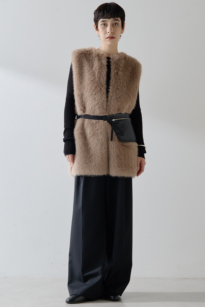 【ウィムガゼット/Whim Gazette】の【THE PAUSE】フェイクファークルーネックジレ 人気、トレンドファッション・服の通販 founy(ファニー) 　ファッション　Fashion　レディースファッション　Fashion for Women　アウター　Coat / Outerwear Collection　レディースジャケット・軽アウター　Jackets　2025年　2025　2025-2026秋冬・A/W　Autumn/Winter 2025–26 AW25–26　おすすめ　Recommended / Our Picks　ジャケット　Jacket, Outerwear　フェイクファー　Faux Fur, Imitation Fur　フォックス　Fox, Fox Fur　フロント　Front, Front Design　ベスト　Vest, Waistcoat　ボトム　Bottoms, Lower Wear　ミドル　Middle Length, Mid Height　エレガント 上品　Elegant　A/W・秋冬　Autumn/Winter　other-2|ID: prp329100004640938 ipo3291000000033462775
