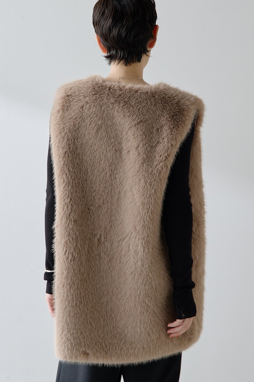 【ウィムガゼット/Whim Gazette】の【THE PAUSE】フェイクファークルーネックジレ 人気、トレンドファッション・服の通販 founy(ファニー) 　ファッション　Fashion　レディースファッション　Fashion for Women　アウター　Coat / Outerwear Collection　レディースジャケット・軽アウター　Jackets　2025年　2025　2025-2026秋冬・A/W　Autumn/Winter 2025–26 AW25–26　おすすめ　Recommended / Our Picks　ジャケット　Jacket, Outerwear　フェイクファー　Faux Fur, Imitation Fur　フォックス　Fox, Fox Fur　フロント　Front, Front Design　ベスト　Vest, Waistcoat　ボトム　Bottoms, Lower Wear　ミドル　Middle Length, Mid Height　エレガント 上品　Elegant　A/W・秋冬　Autumn/Winter　other-4|ID: prp329100004640938 ipo3291000000033462777