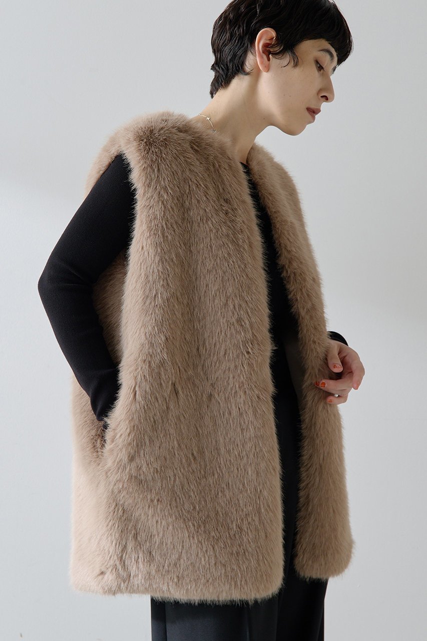 【ウィムガゼット/Whim Gazette】の【THE PAUSE】フェイクファークルーネックジレ 人気、トレンドファッション・服の通販 founy(ファニー) 　ファッション　Fashion　レディースファッション　Fashion for Women　アウター　Coat / Outerwear Collection　レディースジャケット・軽アウター　Jackets　2025年　2025　2025-2026秋冬・A/W　Autumn/Winter 2025–26 AW25–26　おすすめ　Recommended / Our Picks　ジャケット　Jacket, Outerwear　フェイクファー　Faux Fur, Imitation Fur　フォックス　Fox, Fox Fur　フロント　Front, Front Design　ベスト　Vest, Waistcoat　ボトム　Bottoms, Lower Wear　ミドル　Middle Length, Mid Height　エレガント 上品　Elegant　A/W・秋冬　Autumn/Winter　other-5|ID: prp329100004640938 ipo3291000000033462778