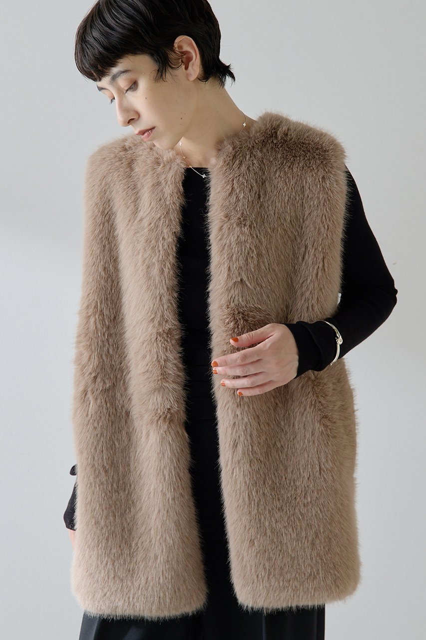 【ウィムガゼット/Whim Gazette】の【THE PAUSE】フェイクファークルーネックジレ 人気、トレンドファッション・服の通販 founy(ファニー) 　ファッション　Fashion　レディースファッション　Fashion for Women　アウター　Coat / Outerwear Collection　レディースジャケット・軽アウター　Jackets　2025年　2025　2025-2026秋冬・A/W　Autumn/Winter 2025–26 AW25–26　おすすめ　Recommended / Our Picks　ジャケット　Jacket, Outerwear　フェイクファー　Faux Fur, Imitation Fur　フォックス　Fox, Fox Fur　フロント　Front, Front Design　ベスト　Vest, Waistcoat　ボトム　Bottoms, Lower Wear　ミドル　Middle Length, Mid Height　エレガント 上品　Elegant　A/W・秋冬　Autumn/Winter　other-6|ID: prp329100004640938 ipo3291000000033462779