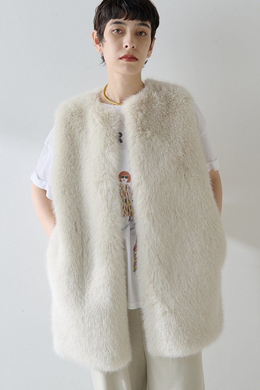 【ウィムガゼット/Whim Gazette】の【THE PAUSE】フェイクファークルーネックジレ インテリア・キッズ・メンズ・レディースファッション・服の通販 founy(ファニー) 　ファッション　Fashion　レディースファッション　Fashion for Women　アウター　Coat / Outerwear Collection　レディースジャケット・軽アウター　Jackets　おすすめ　Recommended / Our Picks　ジャケット　Jacket, Outerwear　フェイクファー　Faux Fur, Imitation Fur　フォックス　Fox, Fox Fur　フロント　Front, Front Design　ベスト　Vest, Waistcoat　ボトム　Bottoms, Lower Wear　ミドル　Middle Length, Mid Height　エレガント 上品　Elegant　アイボリー|ID: prp329100004640938 ipo3291000000035664657