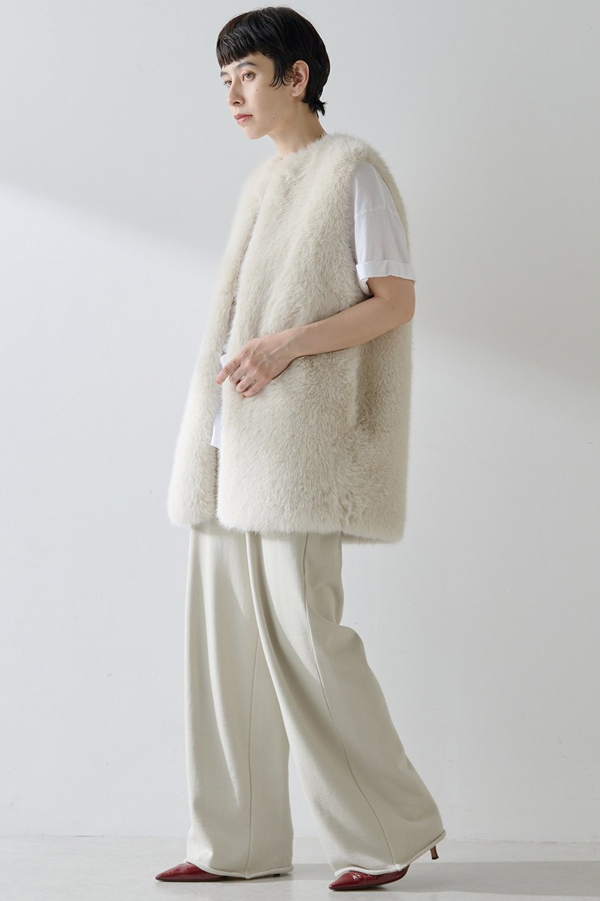 【ウィムガゼット/Whim Gazette】の【THE PAUSE】フェイクファークルーネックジレ 人気、トレンドファッション・服の通販 founy(ファニー) 　ファッション　Fashion　レディースファッション　Fashion for Women　アウター　Coat / Outerwear Collection　レディースジャケット・軽アウター　Jackets　おすすめ　Recommended / Our Picks　ジャケット　Jacket, Outerwear　フェイクファー　Faux Fur, Imitation Fur　フォックス　Fox, Fox Fur　フロント　Front, Front Design　ベスト　Vest, Waistcoat　ボトム　Bottoms, Lower Wear　ミドル　Middle Length, Mid Height　エレガント 上品　Elegant　other-3|ID: prp329100004640938 ipo3291000000035860308