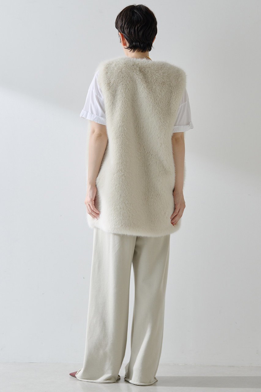 【ウィムガゼット/Whim Gazette】の【THE PAUSE】フェイクファークルーネックジレ 人気、トレンドファッション・服の通販 founy(ファニー) 　ファッション　Fashion　レディースファッション　Fashion for Women　アウター　Coat / Outerwear Collection　レディースジャケット・軽アウター　Jackets　おすすめ　Recommended / Our Picks　ジャケット　Jacket, Outerwear　フェイクファー　Faux Fur, Imitation Fur　フォックス　Fox, Fox Fur　フロント　Front, Front Design　ベスト　Vest, Waistcoat　ボトム　Bottoms, Lower Wear　ミドル　Middle Length, Mid Height　エレガント 上品　Elegant　other-4|ID: prp329100004640938 ipo3291000000035860310