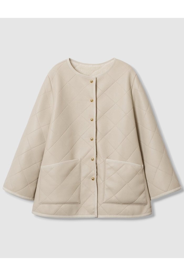 【アナイ/ANAYI】のフェイクムートンキルティングコート インテリア・キッズ・メンズ・レディースファッション・服の通販 founy(ファニー) https://founy.com/ ファッション Fashion レディースファッション Fashion for Women アウター Coat / Outerwear Collection コート・ロングコート・ピーコート Long Coats, Peacoats & More おすすめ Recommended / Our Picks キルト Quilt, Quilted Fabric ショート Short, Short Length スリーブ Sleeve, Long Sleeve / Short Sleeve ドット Polka Dot, Dot Pattern ハーフ Half, Half-Length フェイクレザー Faux Leather, PU Leather フロント Front, Front Design ボンディング Bonding, Bonded Fabric メタル Metal, Metal Parts A/W・秋冬 Autumn/Winter |ID: prp329100004644441 ipo3291000000036226400