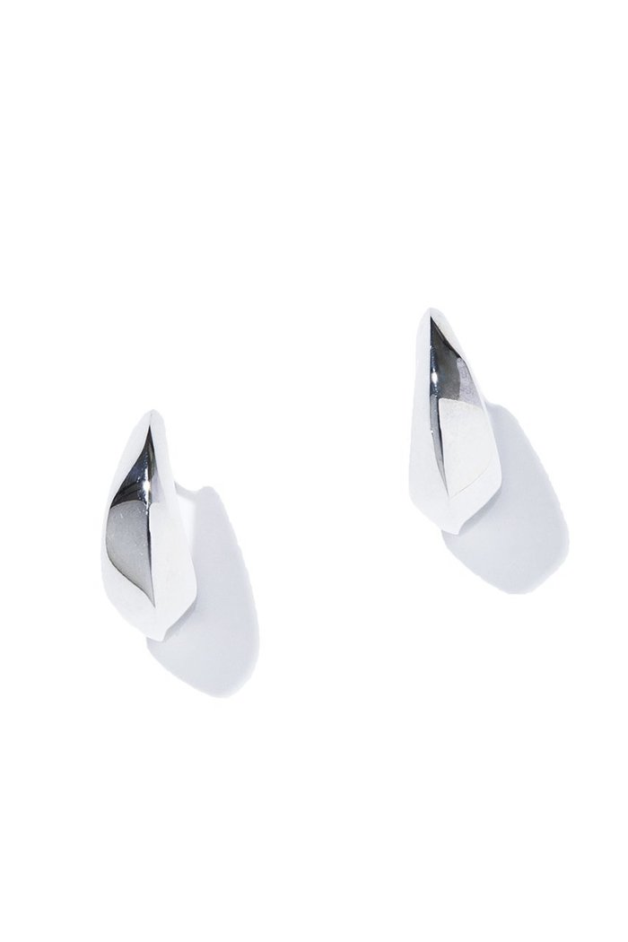 【ルボンボン/les bonbon】のoblique ピアス インテリア・キッズ・メンズ・レディースファッション・服の通販 founy(ファニー) https://founy.com/ ファッション Fashion レディースファッション Fashion for Women ジュエリー Jewelry ファッションリング Fashion Rings イヤリング・フープ・ドロップタイプ Hoop, Drop & Clip Earrings イヤリング Earrings シルバー Silver, Metallic Silver フォルム Silhouette, Form モチーフ Motif, Design Theme |ID: prp329100004645354 ipo3291000000036039104