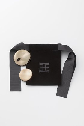 【オーヴィル/EAUVIRE】 ウェイビーブローチ人気、トレンドファッション・服の通販 founy(ファニー) ファッション Fashion レディースファッション Fashion for Women ジュエリー Jewelry ギフト プレゼント Gift / Present サークル Circle, Round Design ストール Stole, Wrap ブローチ Brooch, Pin Brooch ベロア Velour, Soft Velvet 新作・新入荷 New Arrivals / New In |ID:prp329100004645368