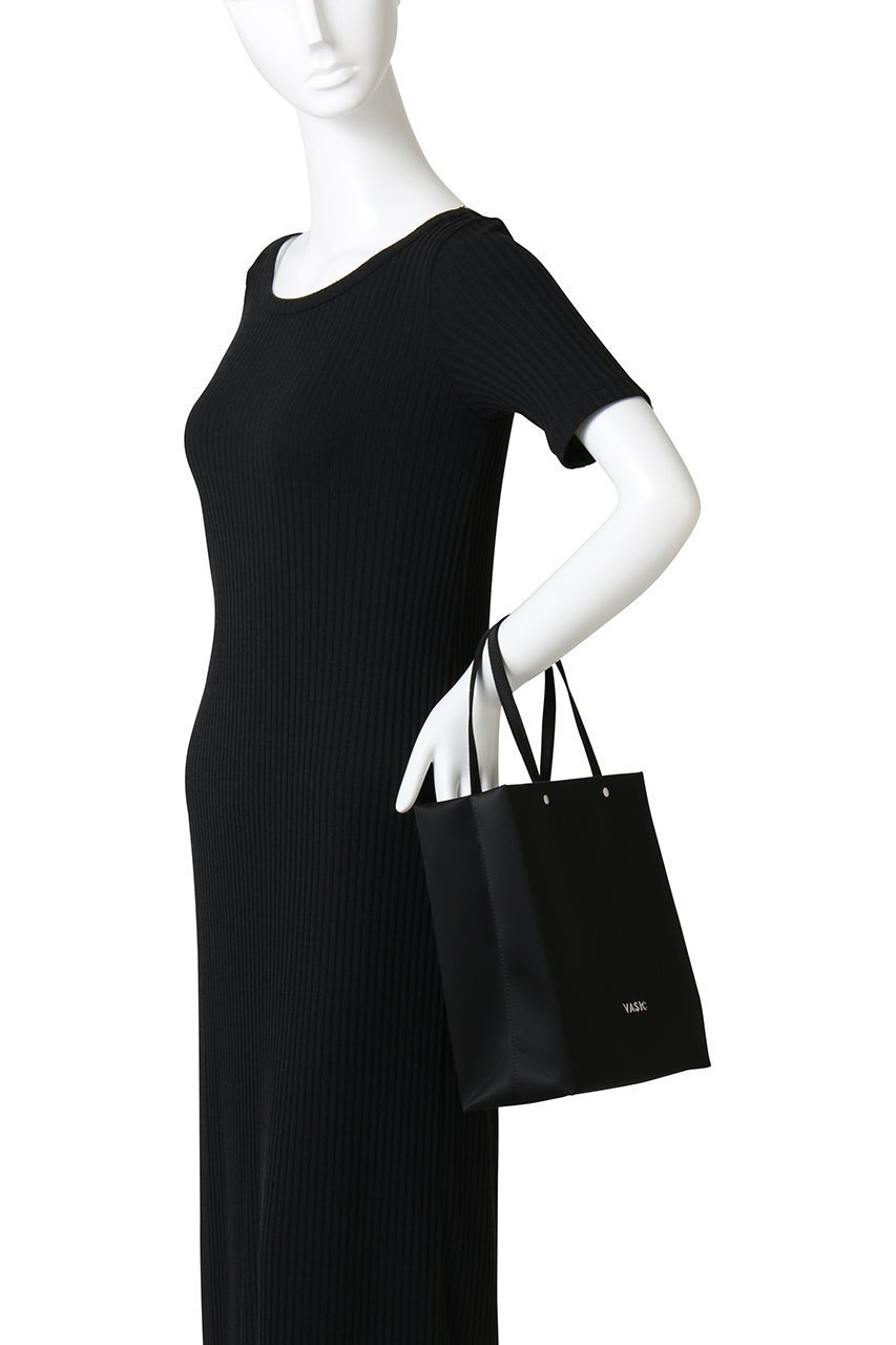 【ヴァジック/VASIC】のLume Mini ナイロントートバッグ 人気、トレンドファッション・服の通販 founy(ファニー) 　ファッション　Fashion　レディースファッション　Fashion for Women　バッグ　Bags　2025年　2025　2025-2026秋冬・A/W　Autumn/Winter 2025–26 AW25–26　サテン　Satin, Glossy Fabric　シルク　Silk, 100% Silk　シルバー　Silver, Metallic Silver　フォルム　Silhouette, Form　ペーパー　Paper, Kraft Paper　ポケット　Pocket, Pocket Detail　日本製　Made In Japan　A/W・秋冬　Autumn/Winter　軽量　Lightweight, Ultra Light　other-2|ID: prp329100004645404 ipo3291000000033526433