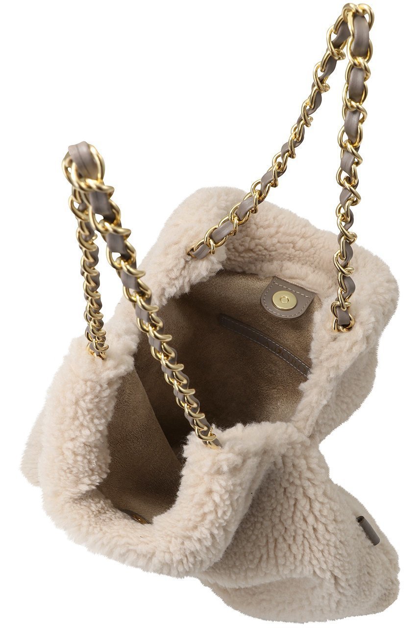 【ヴィオラドーロ/VIOLAd'ORO】のELMO フェイクムートンチェーンショルダートート S 人気、トレンドファッション・服の通販 founy(ファニー) 　ファッション　Fashion　レディースファッション　Fashion for Women　バッグ　Bags　2025年　2025　2025-2026秋冬・A/W　Autumn/Winter 2025–26 AW25–26　チェーン　Chain, Chain Strap　フェイクムートン　Faux Shearling, Faux Mouton　ラグジュアリー　Luxury, Elegant　リュクス　Luxury, Elegant, High-End, Chic　A/W・秋冬　Autumn/Winter　other-6|ID: prp329100004645420 ipo3291000000033526561
