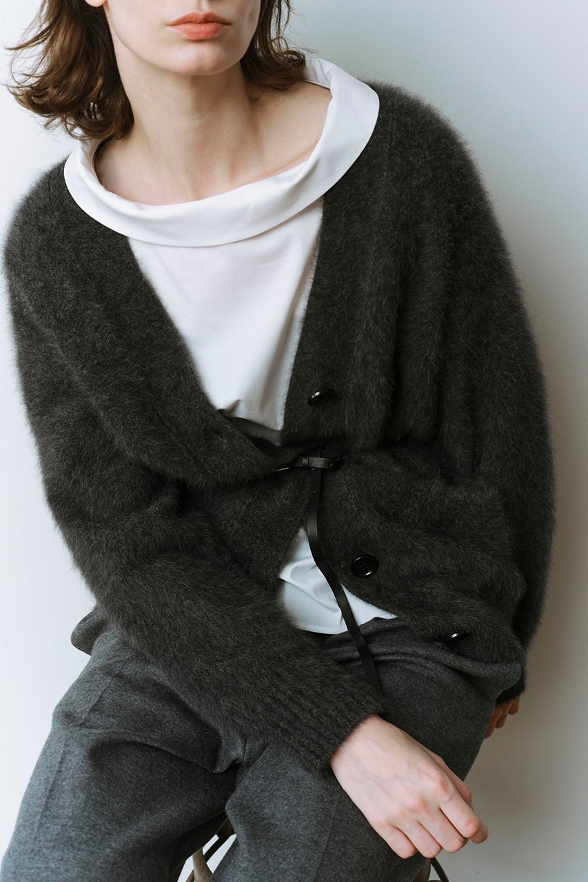 【マルティニーク/martinique】の《定番》FOXファーカーディガン インテリア・キッズ・メンズ・レディースファッション・服の通販 founy(ファニー) 　ファッション　Fashion　レディースファッション　Fashion for Women　トップス・カットソー　Cut & Sew Tops　ニット　Knit Tops & Sweaters　カーディガン・羽織り　Layered Style Cardigans　おすすめ　Recommended / Our Picks　アンゴラ　Angora Knitwear　カットソー　Cut and Sewn Top　カーディガン　Cardigan, Knitwear　シアー　Sheer, See-Through　定番　Standard, Basic Item　チャコール|ID: prp329100004649154 ipo3291000000036004459