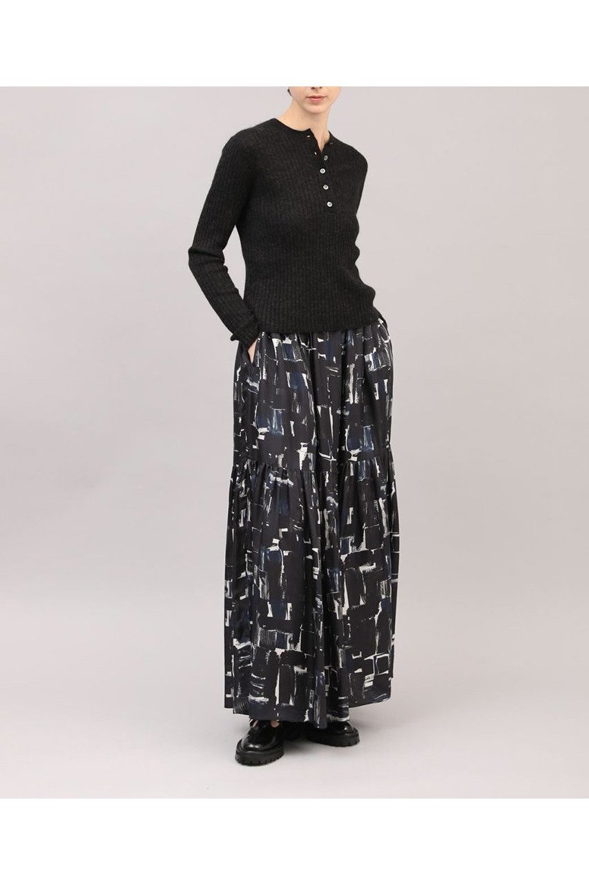 【サクラ/SACRA】のブラッシュペインティングスカート 人気、トレンドファッション・服の通販 founy(ファニー) 　ファッション　Fashion　レディースファッション　Fashion for Women　スカート　Skirts　ロングスカート　Long Skirts / Maxi & Midi Skirts　2025年　2025　2025-2026秋冬・A/W　Autumn/Winter 2025–26 AW25–26　ギャザー　Gathered, Ruffled　ティアードスカート　Tiered Skirt, Flounced Skirt　ドレープ　Drape, Draping Fabric　プリント　Print, Printed Pattern　マキシ　Maxi, Full Length　ロング　Long, Long-Length　A/W・秋冬　Autumn/Winter　other-7|ID: prp329100004649180 ipo3291000000033576534