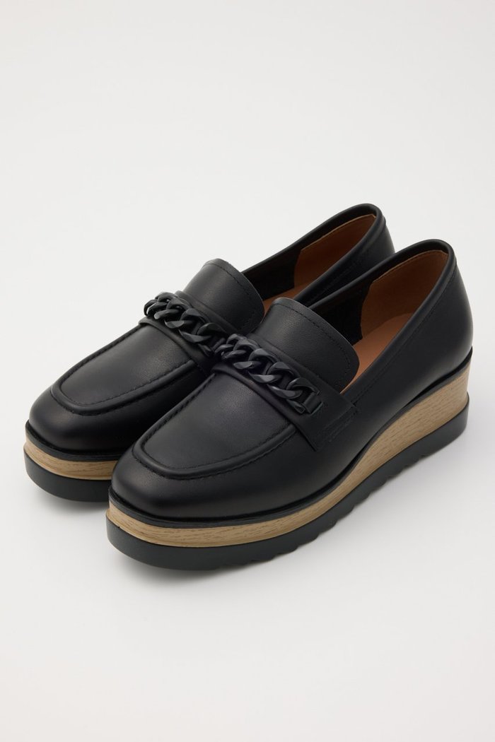 【スタッカート/STACCATO】のモードチェーンプラットフォーム インテリア・キッズ・メンズ・レディースファッション・服の通販 founy(ファニー) https://founy.com/ ファッション Fashion レディースファッション Fashion for Women 2025年 2025 2025-2026秋冬・A/W Autumn/Winter 2025–26 AW25–26 おすすめ Recommended / Our Picks ウェッジ Wedge Heels ウッド Wooden Design クラシカル Classical, Vintage-Inspired シューズ Shoes, Footwear チェーン Chain, Chain Strap モダン Modern, Contemporary モノトーン Monotone, Black and White 厚底 Platform Shoes 定番 Standard, Basic Item A/W・秋冬 Autumn/Winter |ID: prp329100004649859 ipo3291000000033589687