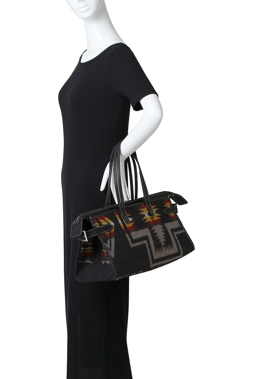 【ア ヴァケーション/A VACATION】の【A VACATION×PENDLETON】SABRINA L トートバッグ 人気、トレンドファッション・服の通販 founy(ファニー) 　ファッション　Fashion　レディースファッション　Fashion for Women　バッグ　Bags　スクエア　Square, Square Shape　スタイリッシュ　Stylish, Fashionable　フォルム　Silhouette, Form　ポケット　Pocket, Pocket Detail　今季　This Season, Current Season　A/W・秋冬　Autumn/Winter　other-3|ID: prp329100004650908 ipo3291000000036064301